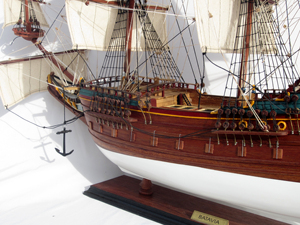Maqueta de Barco de Época Pintada BATAVIA, de Alta Calidad, Tallada a Mano, de Madera, con Temática de Ángel, Pieza de Arte Coleccionable Oceánica Independiente - Product Image 5