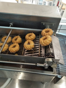 Machine commerciale Yufeng <span class=keywords><strong>pour</strong></span> la fabrication de beignets français automatisée, adaptée aux boulangeries et aux commerces de détail - Product Image 3