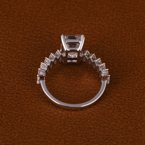 แหวนหมั้นเพชรทรงมรกตและมาร์คีส์ ดีไซน์เนอร์ ผลิตจากทองคำขาว 14k เพชร VVS แหวนเพชรวงกว้าง เครื่องประดับชั้นดี - Product Image 4