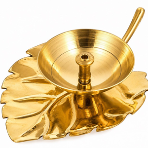 Ensemble de 2 lampes à huile en laiton, design lotus, paire de lampes traditionnelles Pooja Deepak pour la décoration de la maison, du temple, du mandir, de l'arti, du festival Diwali - Product Image 5