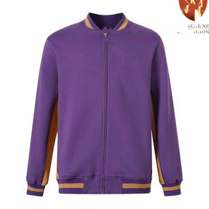 Chaqueta universitaria de poliéster morado prémium al por mayor, transpirable, con bordado ecológico, cuello alto y detalles dorados frontales para fraternidad. - Product Image 1