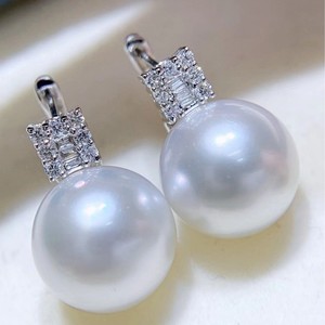 Boucles d'oreilles en argent pur importé avec des perles blanches naturelles de 8,5 à 9 mm, parfaitement réelles, incrustées de beauté parfaite - Product Image 1