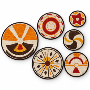 Ensemble de 6 décorations murales rondes en jute bohème personnalisables avec des motifs géométriques multicolores pour le salon, vente en gros - Product Image 3