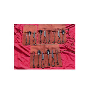 Juego de cubiertos vikingos medievales forjados a mano con bolsa de gamuza Elegancia histórica para su juego de mesa de alta calidad - Product Image 1