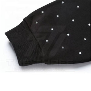 Sudadera con Pedrería para Hombre de Alta Calidad Hecha en Pakistán, Diseño con Pedrería Brillante, Ropa Casual, Moda Moderna - Product Image 5