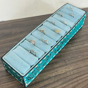 Nouvelle main usiné en cuir véritable anneau affichage bijoux organisateur support anneau support support Western-Style velours doublé étuis de rangement - Product Image 6