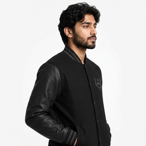 Chaqueta Varsity Exclusiva de Primera Calidad, Prenda Exterior de Moda con Forro Cómodo, Construcción Duradera, Parches Personalizados, Flexible - Product Image 3