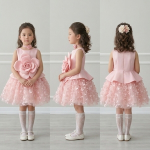 Robe de Princesse Rose pour Filles avec Jupe en Tulle à Fleurs 3D Géantes Faite à la Main, Idéale pour Anniversaire, Demoiselle d'honneur et Mariage - Product Image 2