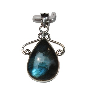 Pendentif artisanal unisexe en argent sterling 925 avec pierre de labradorite fantaisie en forme de goutte, thème religieux hindou - Product Image 1