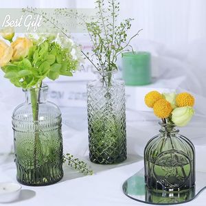 Juego de 5 Pequeños Floreros de Vidrio Verde, Mini Centros de Mesa Vintage para Bodas y Decoraciones de Mesa para Flores Individuales - Product Image 2