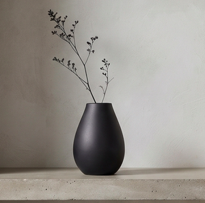 Elegante Florero de Hierro Negro, Pieza Decorativa Metálica de Diseño Moderno para Hogar, Oficina, Sala de Estar - Product Image 4