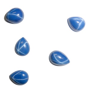 Zafiro Azul Estrella Pera 8x10 mm 5 Quilates, Cabujón Pulido Creado en Laboratorio con Efecto Estrella de 6 Rayos, 5 mm de Altura para Fabricación de Joyas - Product Image 6