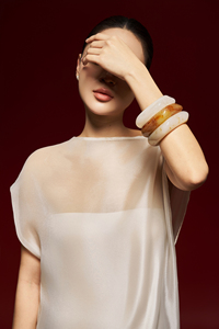 ชุดเดรสผ้าไหมออร์แกนซ่าเนื้อบางเบาแบบมีกระดุมที่ไหล่ข้างเดียว ทรงหลวมตรง สไตล์ลำลอง เรียบหรู ผลิตในเวียดนาม รับผลิตแบบ ODM OEM - Product Image 3