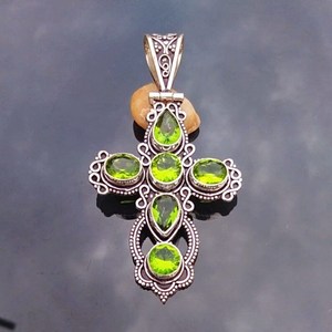 Pendentif croix péridot en argent sterling 925, collier artisanal en pierres précieuses, bijoux religieux, cadeau pour femmes et hommes - Product Image 2