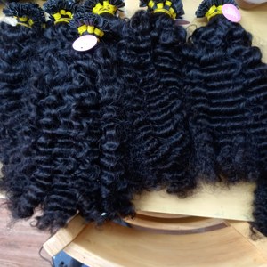 2024 Produit le plus vendu Perruque de cheveux vietnamiens crus birmans à boucles les plus chaudes Cuticules alignées Cheveux humains Vague naturelle Vente en gros Usine - Product Image 2