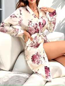 Robe de nuit en satin de soie pour femme, personnalisée de haute qualité, avec logo personnalisé et impression, pour les saisons été, automne, printemps, hiver. - Product Image 4