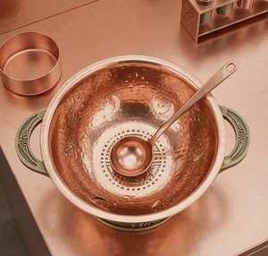 Bol passoire en cuivre avec poignées vertes et base en métal pour la cuisine - Product Image 3