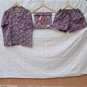 Nuevo Conjunto de Pijama de Algodón con Estampado de Bloques, Camisa con Botones y Pantalones Cortos con Cintura Elástica, Ropa de Dormir Cómoda para Mujer - Product Image 1