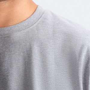 T-shirt homme gris, coupe classique, col rond, manches courtes, 100% coton jersey, couleur unie, basique, décontracté. - Product Image 4