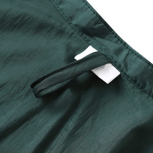 Capes de barbier unisexes en nylon et polyester pour la coupe de cheveux en salon - Product Image 5