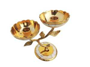 Support de bougie en forme d'arbre doré avec un design floral et des accents de feuilles pour la décoration de la maison - Product Image 1
