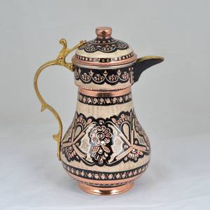 Jarra de Servir Elegante de Cobre con Asa de Latón, Jarra Premium para Agua y Bebidas para Hoteles, Restaurantes, Hogares, Cafeterías y Servicios de Catering - Product Image 5