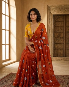 Sari en Chanderi brodé KV Festive Bloom avec blouse non cousue - Product Image 1