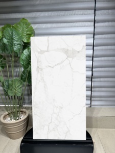 Carreaux de porcelaine premium Zagreb Carrara |   Aspect élégant de marbre de Carrare |   Carreaux muraux de luxe pour cuisine et salon |   Adhésif - Product Image 3