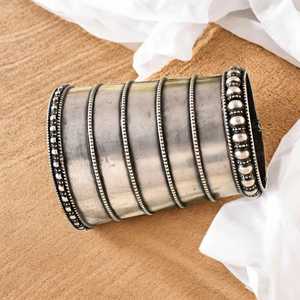 Bracelet fin en argent tribal Meera Jaipur avec fermoir sécurisé - Bracelets en argent tribal élégants - Product Image 2