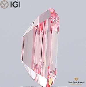 Diamante Cultivado en Laboratorio CVD de 2.50 Quilates, Corte Esmeralda, Claridad VS1, Color Rosa Intenso, con Certificado IGI para Anillo de Compromiso Clásico - Product Image 3