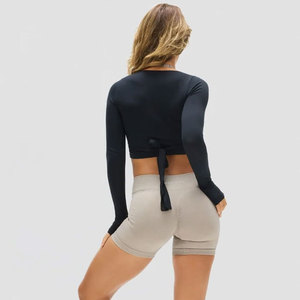 T-shirt de sport personnalisé en Spandex, vêtement de fitness, haut de yoga à manches longues avec trous pour les pouces, col profond, coupe courte, pour la course à pied - Product Image 5