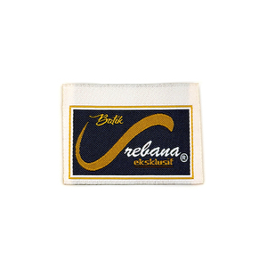 Étiquettes tissées personnalisées en damassé avec bords découpés au laser pour sacs et vêtements. Étiquettes en tissu personnalisées, respectueuses de la peau, à coudre - Product Image 1