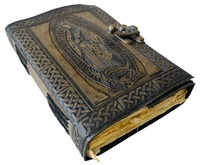 Deckle Edge Paper Diario hecho a mano La momia Cuero genuino Diario en relieve Metal C-Lock Celtic Print Notebook o diario personal