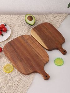 Planche à découper en bois artisanale, forme rectangulaire, avec poignée, finition naturelle, planche à découper antidérapante pour la cuisine - Product Image 5