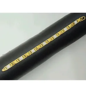 Elegante Brazalete Dorado para Hombre con Diseño Om y Eslabones con Incrustaciones de Piedras, Joyería Religiosa con Estilo para Uso Diario - Product Image 2