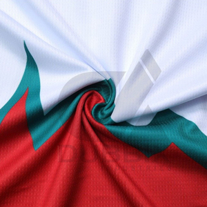 Venta al por mayor de fábrica: Chaleco de entrenamiento transpirable 100% poliéster para hombre, uniforme de fútbol retro rojo 2026 sin mangas de alta calidad - Product Image 5