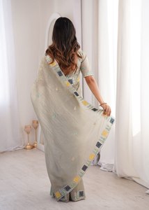 Sari en soie Gold Crush avec broderie multicolore et bordure à motifs – Finition découpée par des artisans - Product Image 4