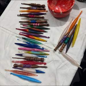 Ganchos de Crochet Ergonómicos de Resina con Mango Suave, Tamaños y Colores Personalizables - Product Image 5