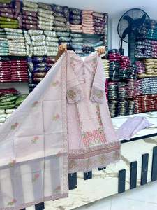 COLECCIÓN EID *TEJIDO DE ALGODÓN DE CALIDAD EXTRA FINA* *TRABAJO DE HILOS Y LENTEJUELAS CON ADORNOS* *TEJIDO DE RED DE ALGODÓN CON DUPATTA BORDADA* - Product Image 6