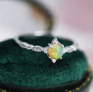 Anillo de Ópalo Genuino en Plata de Ley, Diseño de Inspiración Vintage, Anillo de Piedra de Ópalo Natural, Ópalo Etíope - Product Image 5