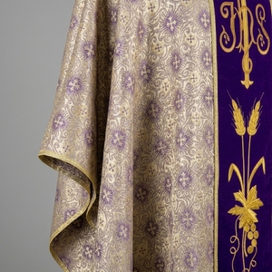 เสื้อคลุมสำหรับโบสถ์ทำจากผ้ากำมะหยี่สีม่วง - Product Image 2