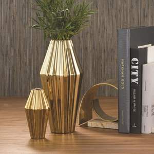 Jarrón Metálico Artístico Moderno Para Decoración Floral, Ideal Para Salas de Estar Elegantes y Diseños Interiores de Lujo - Product Image 2