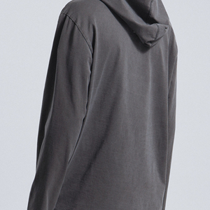 Muestra Gratis Sudadera con Capucha para Hombre, Corte Atlético Relajado, Estilo Crossover, Lisa Teñida - Product Image 3