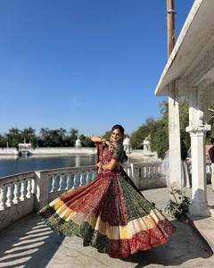 Robe ethnique longue pour femme, en coton réversible, style Lehenga Choli, à imprimé numérique traditionnel, idéale pour mariage, Diwali, fête, remise de diplôme - Product Image 2