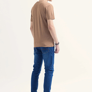 เสื้อยืดคอกว้างผู้ชายสไตล์ลำลอง ปรับแต่งสีและโลโก้ได้ ทรงหลวม มีลาย พิมพ์ลายได้ ไซส์ใหญ่ MOQ ต่ำ 100% ผ้าฝ้าย - Product Image 3