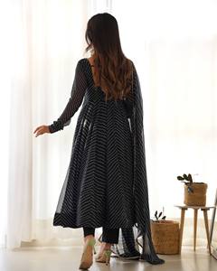 Anarkali de luxe en georgette de 4 mètres avec dupatta en dentelle triangulaire - Product Image 5