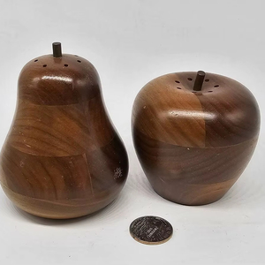 Salière et poivrière rondes en bois pour la table à manger, rangement des assaisonnements et présentation décorative de cuisine - Product Image 1