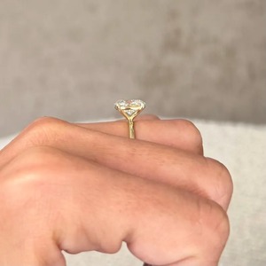 Anillo de Compromiso Solitario Clásico Personalizable con Diamante Ovalado de 2.5 Quilates Cultivado en Laboratorio, Oro Amarillo de 14K, Chapado en Oro, Certificado IGI, Fino - Product Image 2