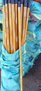 Mango de escoba de madera de eucalipto con revestimiento de PVC con textura de madera, logotipo impreso, duradero e impermeable - Product Image 2