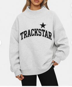 Sudadera de Invierno Oversize Gris Claro con Cuello Alto, Aplique Rosa Bordado con Logotipo Trackstar, Forro Polar Suave, Sudadera Personalizada para Mujer - Product Image 3